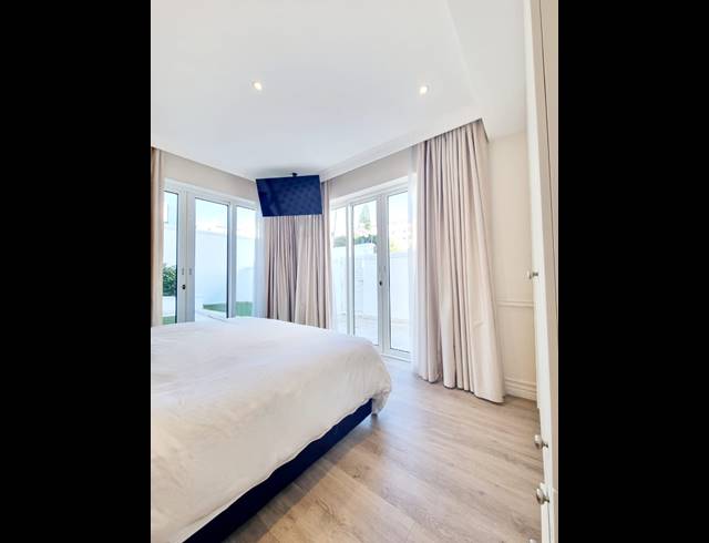2 BEDROOM APARTMENT TO LET IN SEA POINT